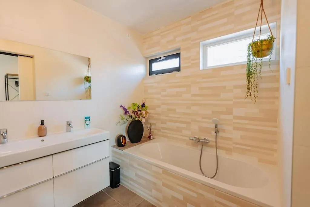 Vila World Island Amsterdam Sloterweg 781