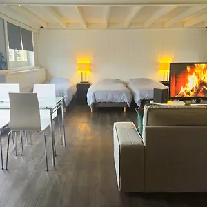  Bed & Breakfast Boathouse